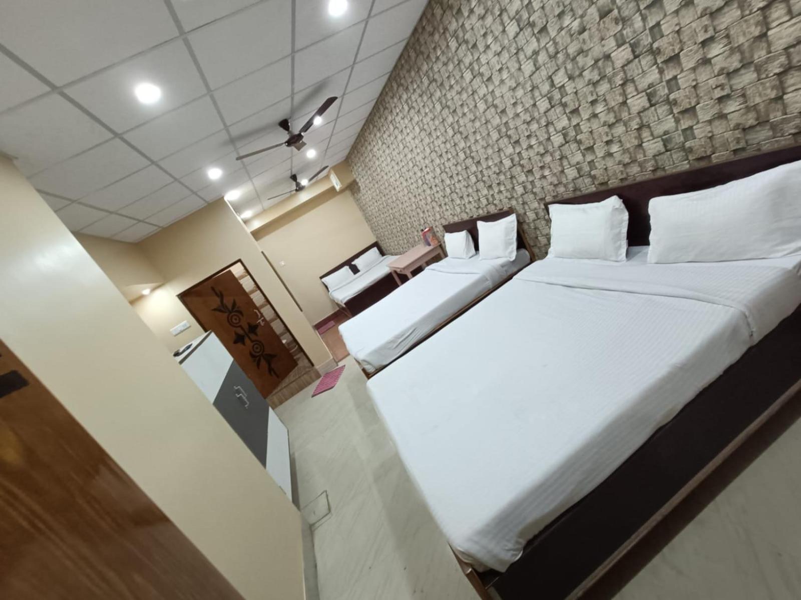 Hotel R D Palace Benares Buitenkant foto