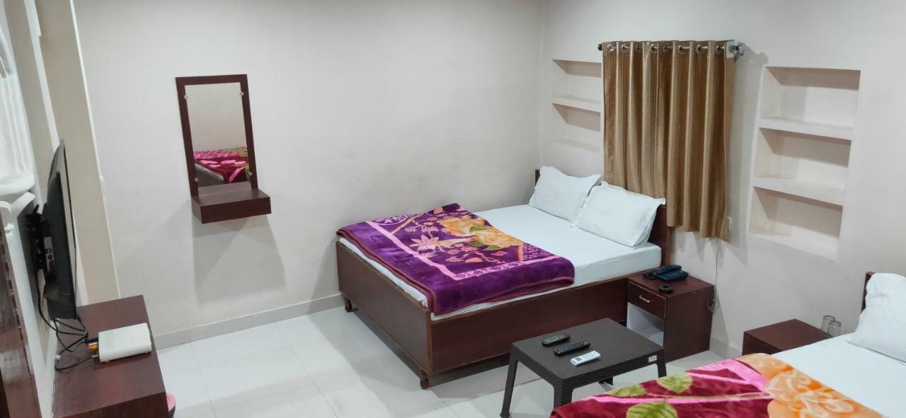 Hotel R D Palace Benares Buitenkant foto