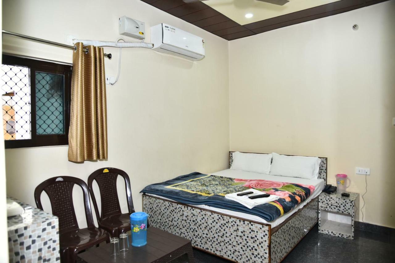 Hotel R D Palace Benares Buitenkant foto