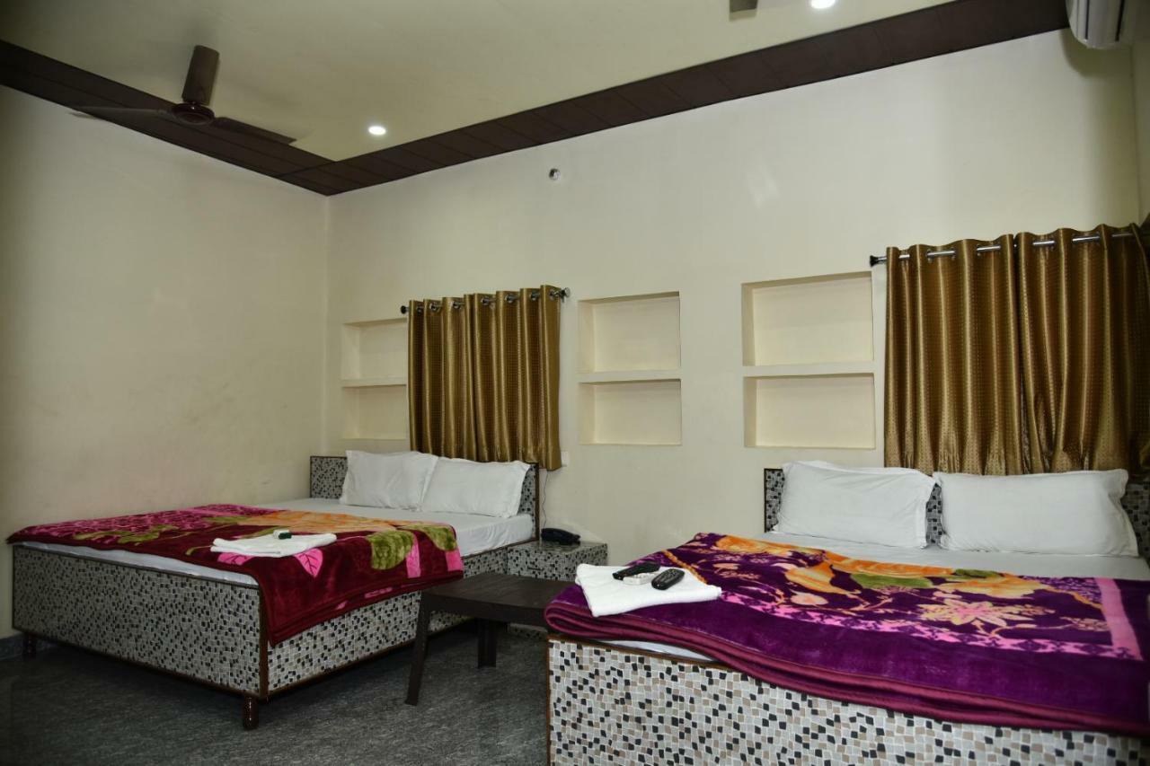 Hotel R D Palace Benares Buitenkant foto